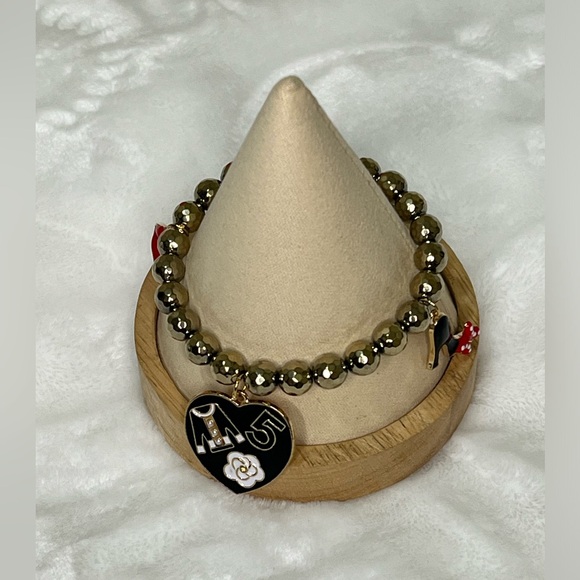 🆕 Gold Tone Charm Bracelet - Picture 4 of 8